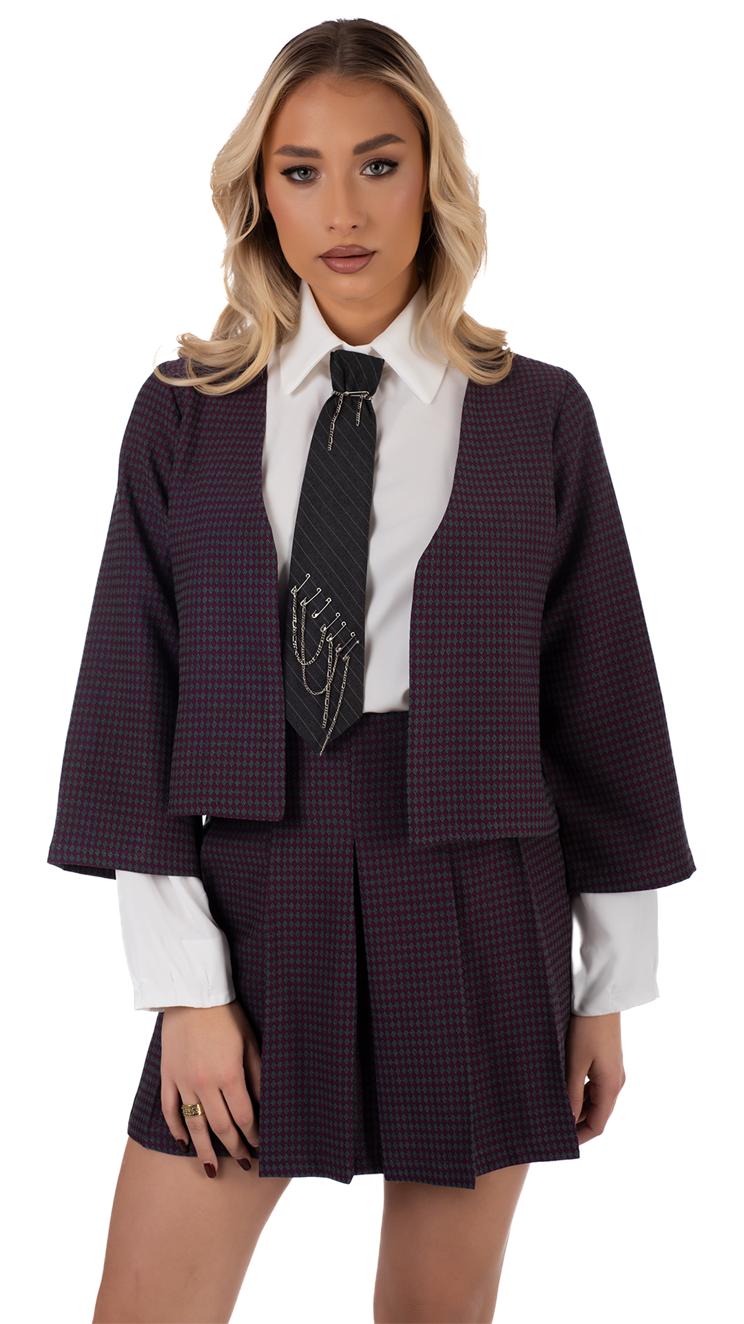 Το σύνολο αποπνέει ένα μοντέρνο, προσεγμένο και νεανικό στυλ.