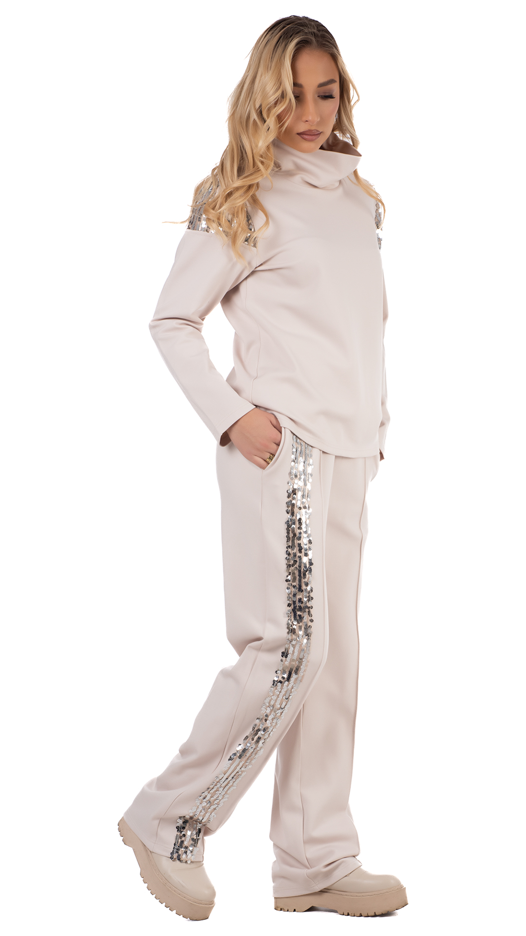 ΧΑΛΑΡΗ ΕΜΦΑΝΙΣΗ ΚΟΜΩΟ ΑΝΕΤΗ ΓΡΑΜΜΗ